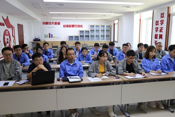 “頃芯”聚能+勇攀高峰——西安分公司2023年度迎新培訓(xùn)活動(dòng)圓滿結(jié)束3_1.JPG